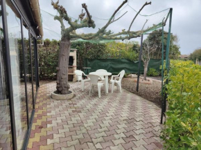 Petit pavillon pour 8 personnes dans une résidence avec piscine
